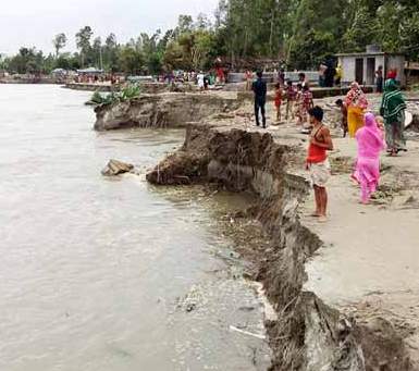 যমুনায় পানি বৃদ্ধিতে ভাঙ্গন আশঙ্কা বাড়ছে।