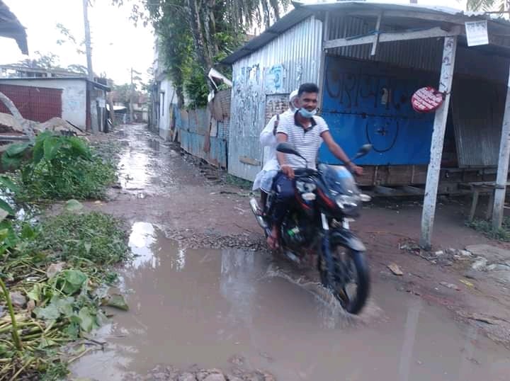 পটুয়াখালী পৌরসভার বিজয় সড়কের বেহাল অবস্থা