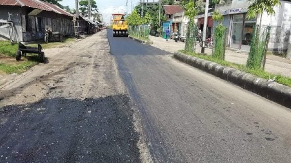 বরগুনায় পূর্বের টেন্ডারের কাজ শেষ না করেই নতুন রাস্তা ভেঙ্গে কাজ শুরু