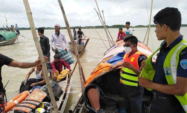 বরিশালে ১১ যাত্রী নিয়ে ইঞ্জিনচালিত ট্রলারডুবি, শিশুসহ নিখোঁজ ২