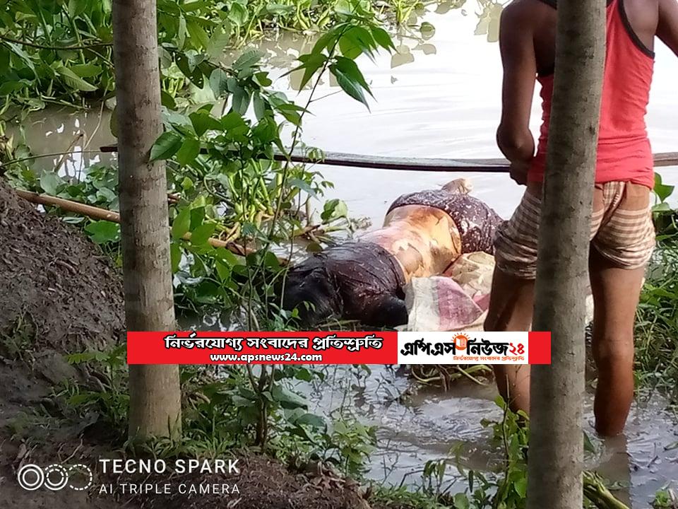 উজিরপুরে সন্ধ্যা নদীতে ভেসে আসা অর্ধগলিত লাশ স্বজনদের কাছে হস্তান্তর