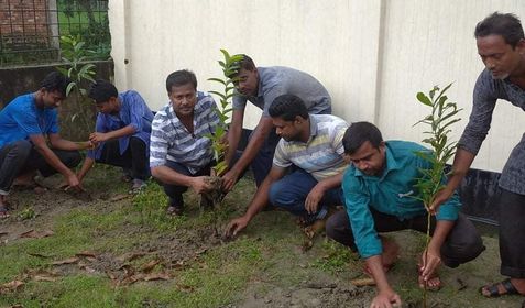 জাতীয় শ্রমিক লীগের কেন্দ্রীয় কমিটির সাধারণ সম্পাদক আজম খসরু ভাইয়ের জন্মদিন উপলক্ষে শ্রমিকলীগের বৃক্ষরোপণ কর্মসূচি।