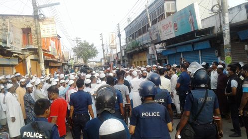 কুষ্টিয়ায় ধর্ষকদের ফাঁসির দাবিতে ইসলামী আন্দোলনের বিক্ষোভ মিছিলে পুলিশের বাধা