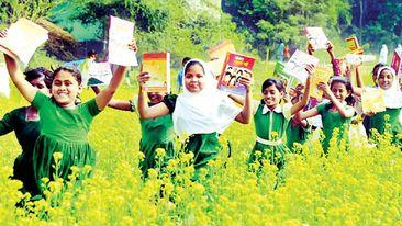 বছরের প্রথম দিনেই নতুন বই পেল শিক্ষার্থীরা