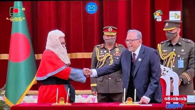 শপথ নিলেন প্রধান বিচারপতি হাসান ফয়েজ সিদ্দিকী
