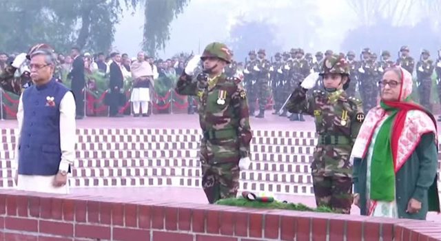 স্বাধীনতা দিবসে বীর শহীদদের প্রতি রাষ্ট্রপতি-প্রধানমন্ত্রীর শ্রদ্ধা নিবেদন